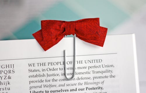 http://www.goodlifeeats.com/wp-content/uploads/2012/02/red-bow-paperclip-bookmark.jpg