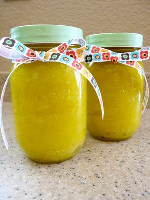 Featuring lemon, oil, sugar and salt, this All-Natural Moisturizing Kitchen Hand Scrub is a simple DIY gift to prepare - perfect for the holiday season or teacher gifts. 