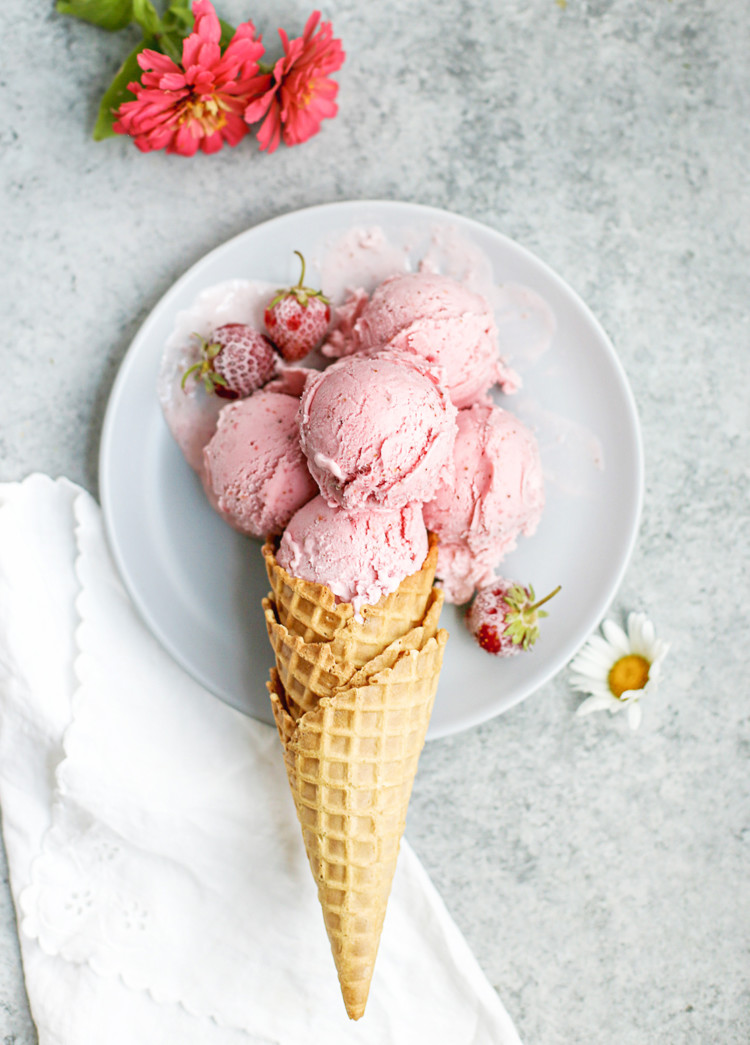 photo of strawberry gelato on a waffle cone