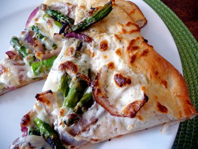 Grilled Asparagus and Red Onion Pizza