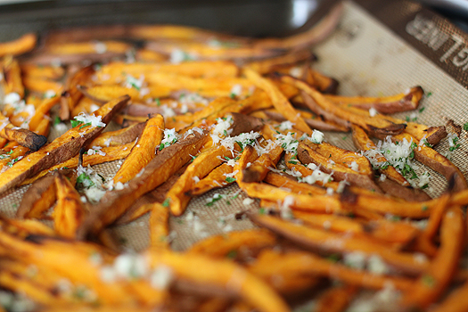 photo of sweet potato fries to serve with teriyaki turkey burgers