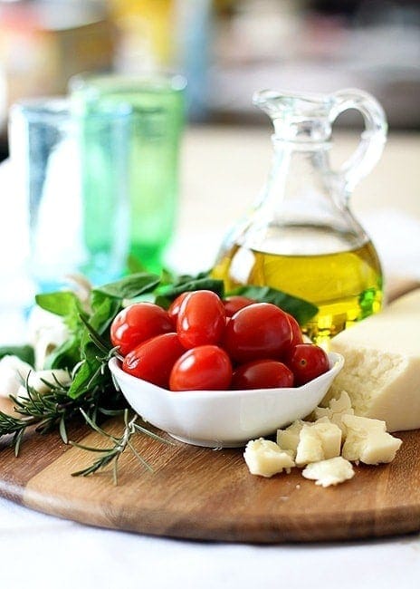 Ingredients needed to make pizza caprese.
