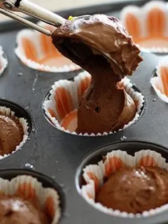 trick for filling muffin tins