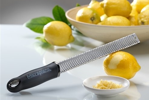 https://www.goodlifeeats.com/wp-content/uploads/2010/10/microplane_lemon.jpg