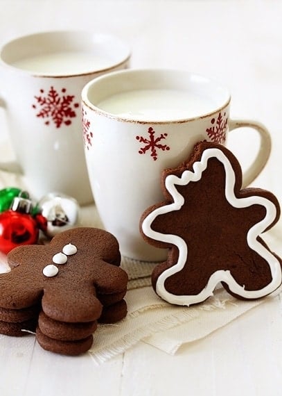 https://www.goodlifeeats.com/wp-content/uploads/2010/12/chocolategingerbreadcookies.jpg