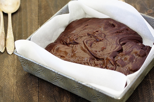how to line a pan with parchment paper - brownies