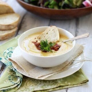 cream of roasted garlic and cauliflower soup