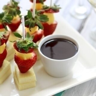 strawberry cheeesecake pops