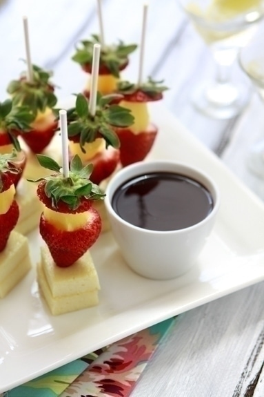 strawberry cheeesecake pops