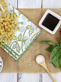 Easy Caprese Pasta Dinner - recipe for caprese salad pasta with tomatoes and basil