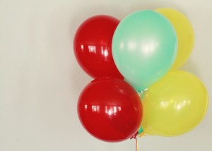 carnival birthday party balloons