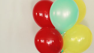carnival birthday party balloons