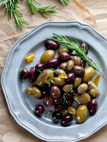 Marinated Olives - Easy Recipe with 15 Minutes of Prep