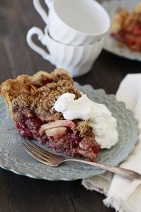 cranberry apple pie with crumb topping