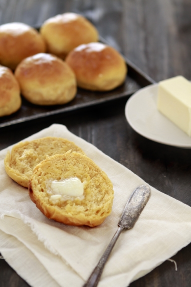 Sweet Potato Dinner Rolls | Holiday Recipe Exchange | Good Life Eats