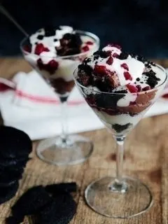 White Chocolate and Dark Chocolate Raspberry Pudding Parfaits
