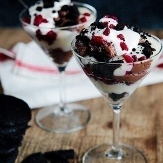 White Chocolate and Dark Chocolate Raspberry Pudding Parfaits