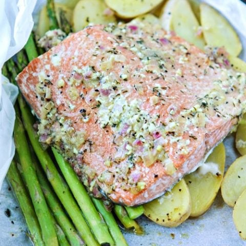 Salmon en Papillote with Asparagus