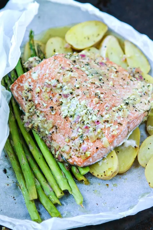 Salmon en Papillote with Asparagus
