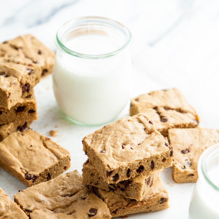 4-Ingredient Cookie Butter Blondies