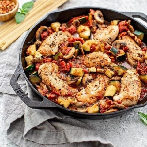 cats iron skillet with italian chicken and tomatoes