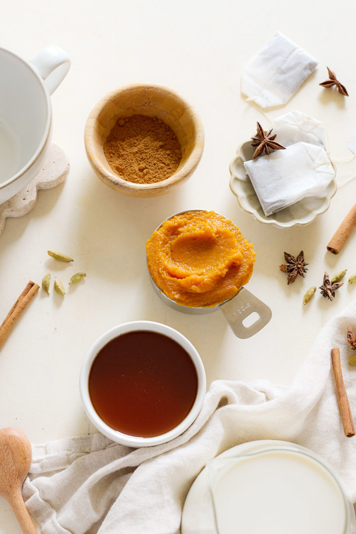 Ingredients needed to make a pumpkin chai latte with pumpkin puree. 