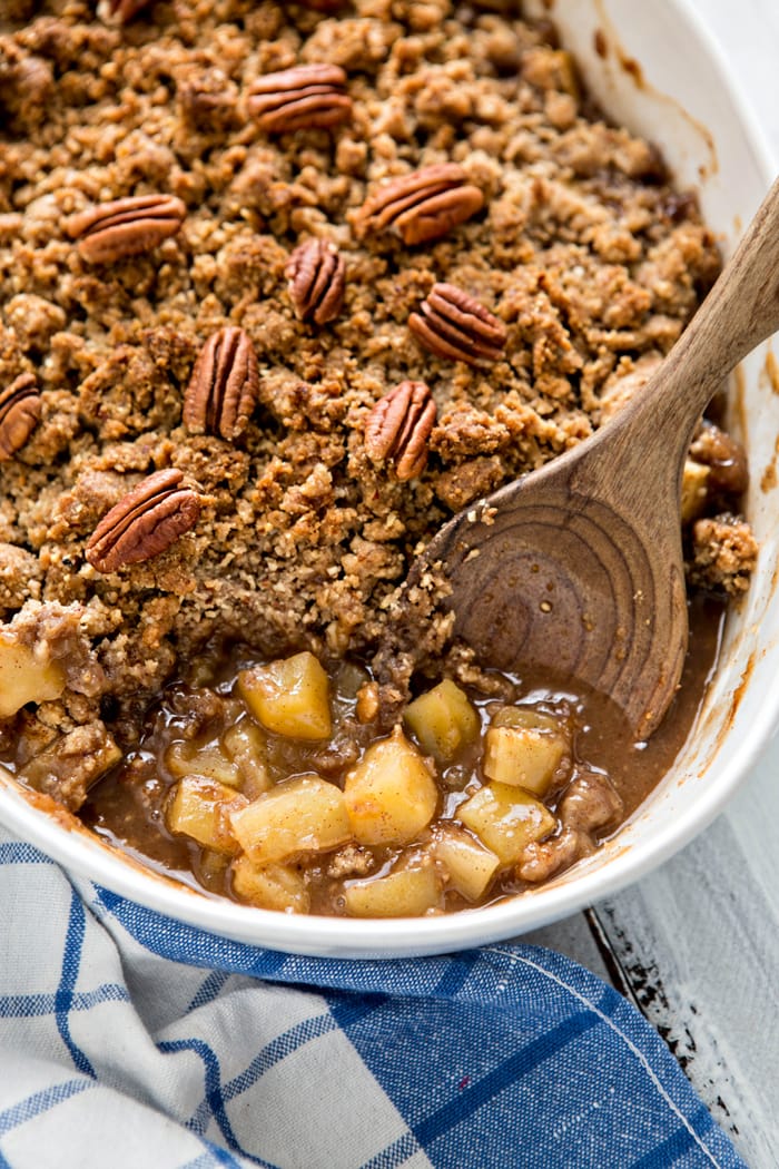 easy apple crisp with pecan oatmeal topping