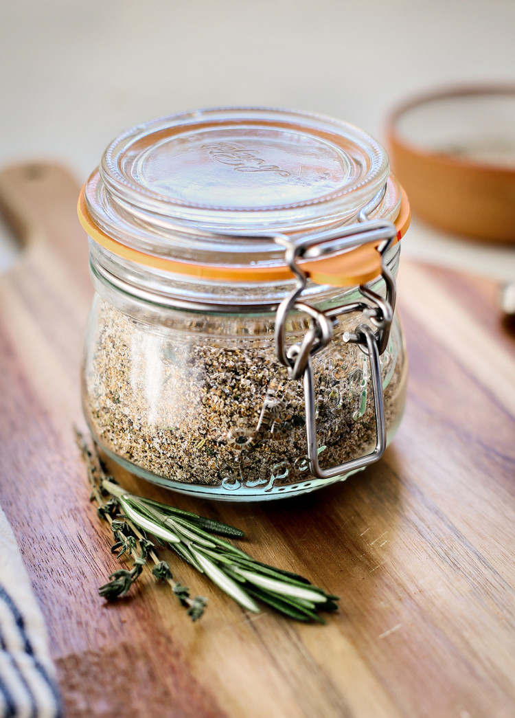 a jar of prime rib seasoning to use as a rub on prime rib