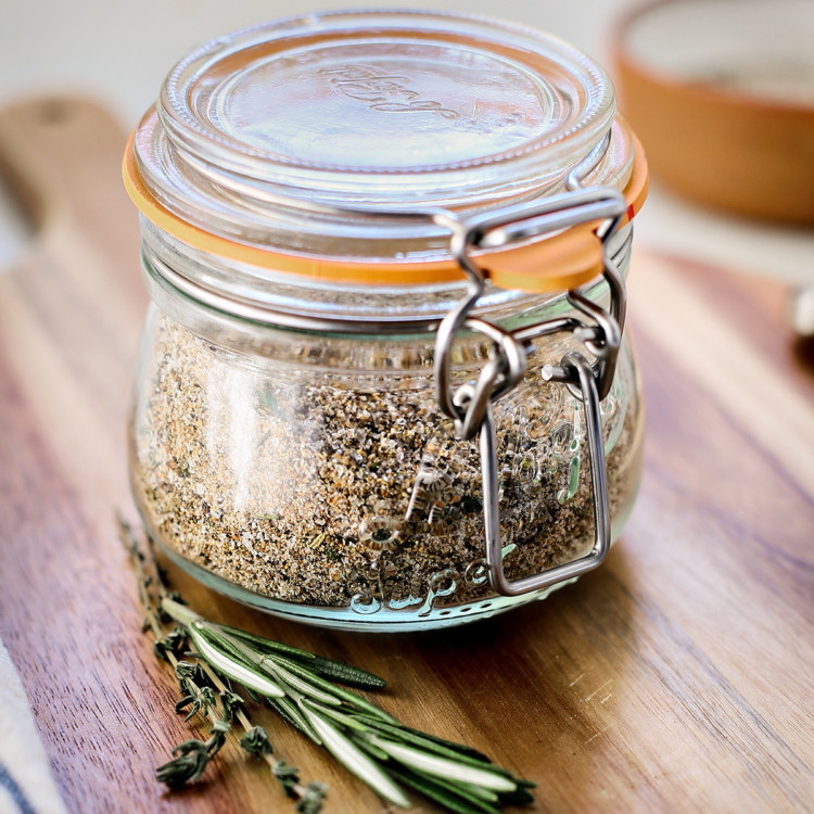 a jar of prime rib seasoning to use as a rub on prime rib