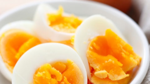 https://www.goodlifeeats.com/wp-content/uploads/2021/02/Easy-Peel-Hard-Boiled-Eggs-How-to-Hard-Boil-Eggs-480x270.jpg