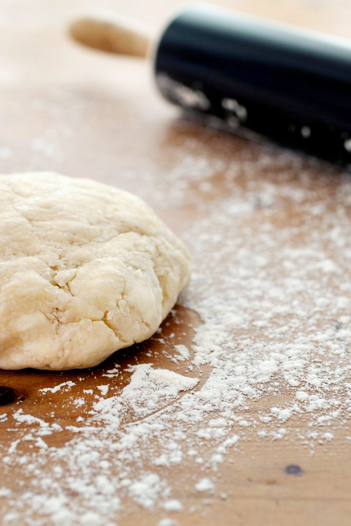 rolling pin and a portion of pie dough