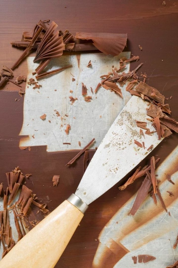 preparing chocolate curls