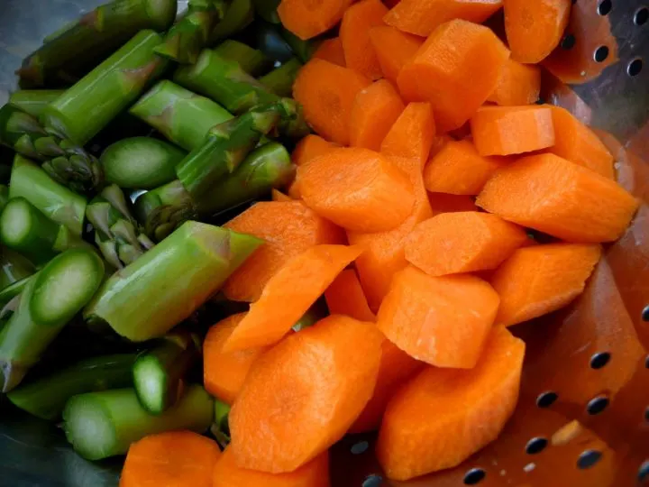 carrots and asparagus for a chicken asparagus stir fry recipe