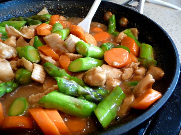 cooking a recipe for chicken asparagus stir fry