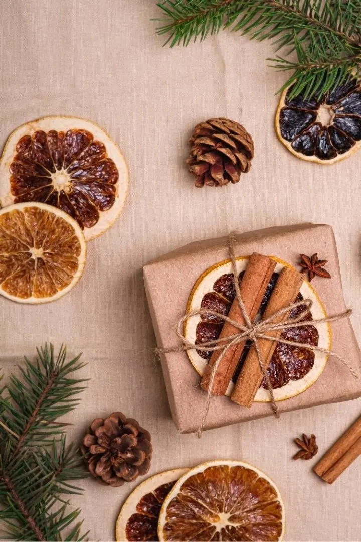 photo of using dried orange slices in gift wrapping decor
