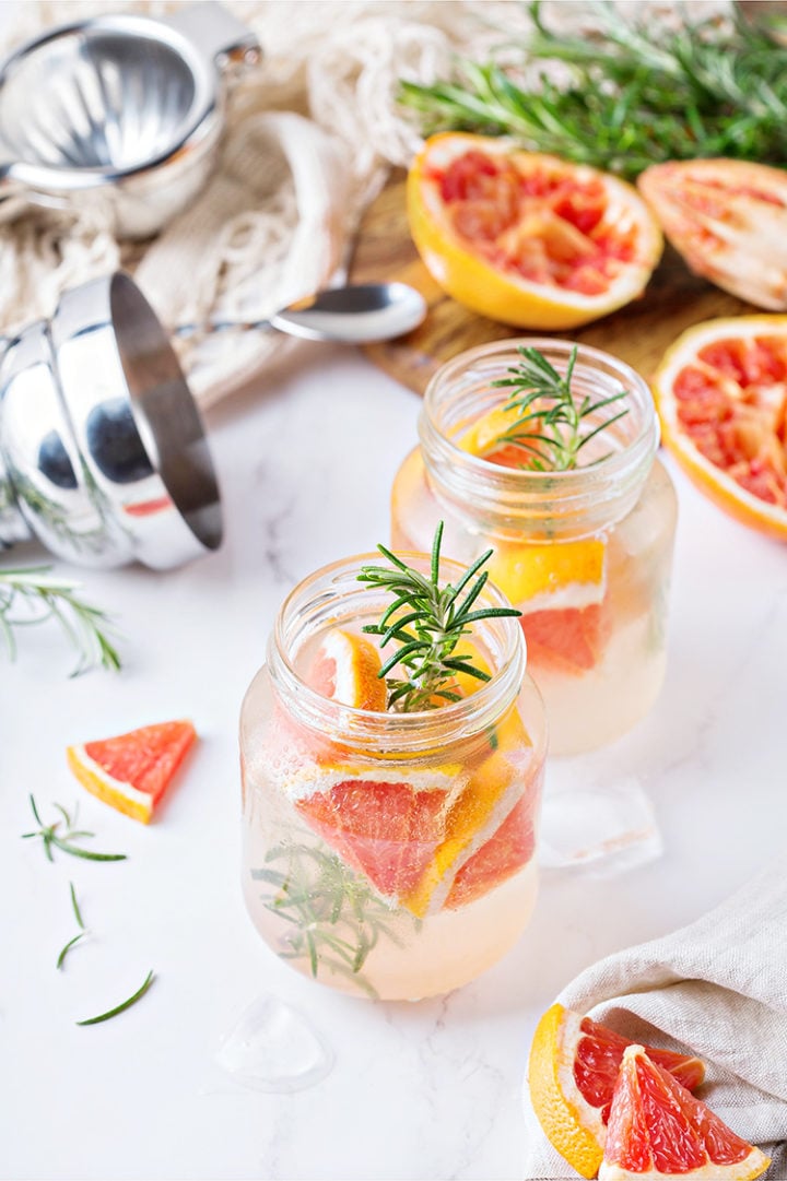 photo of vodka tonic cocktails with grapefruit