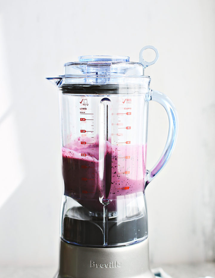 blender blending the ingredients to make blueberry popsicles