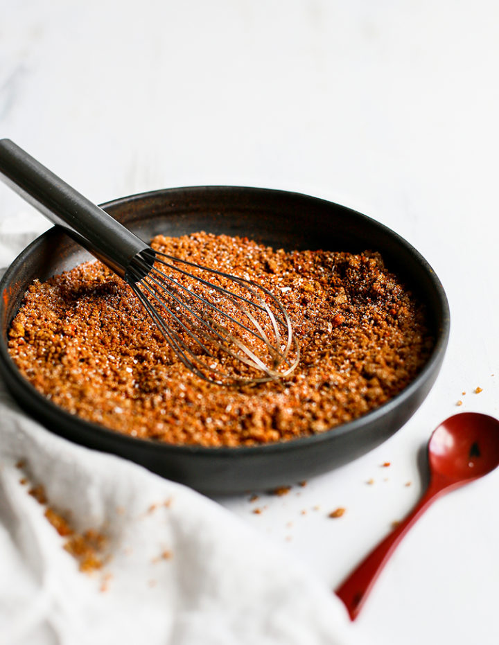 photo of chicken dry rub in a bowl