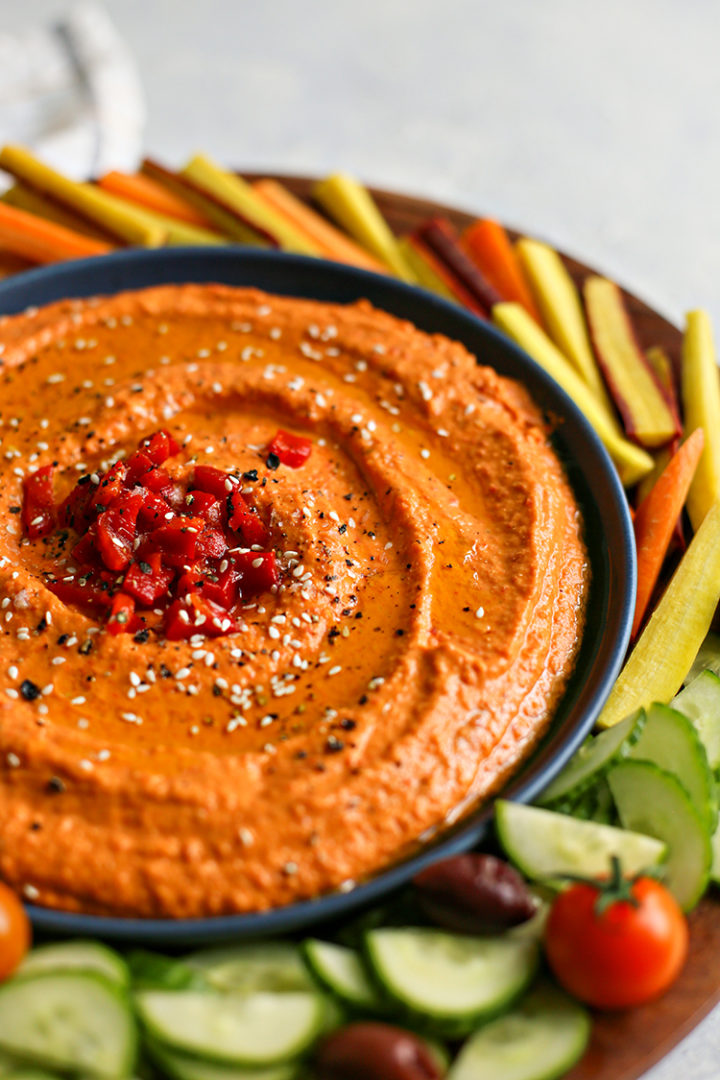photo of what to serve with red pepper hummus