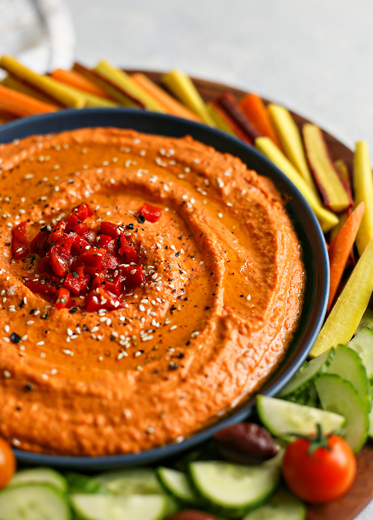 photo of what to serve with red pepper hummus