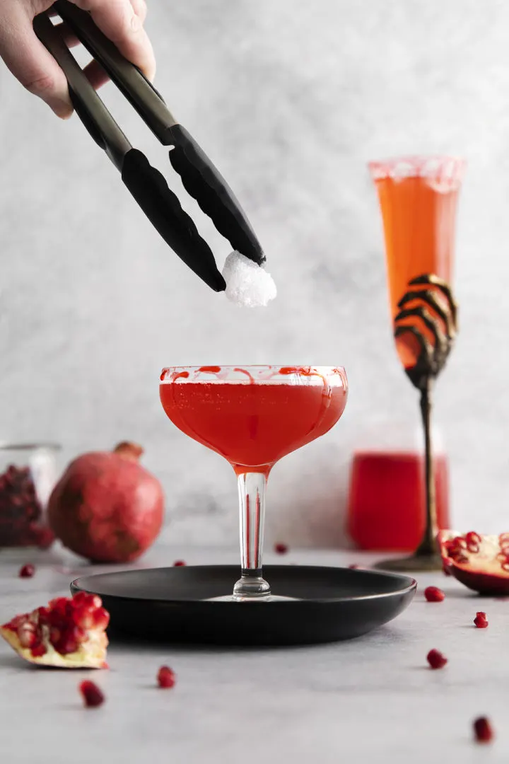 photo showing how to add ice ice to a cocktail for halloween 