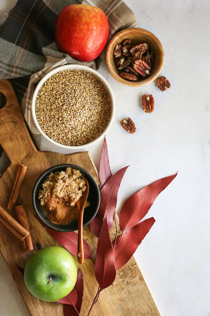 overhead photo of ingredients in this recipe for apple overnight oats