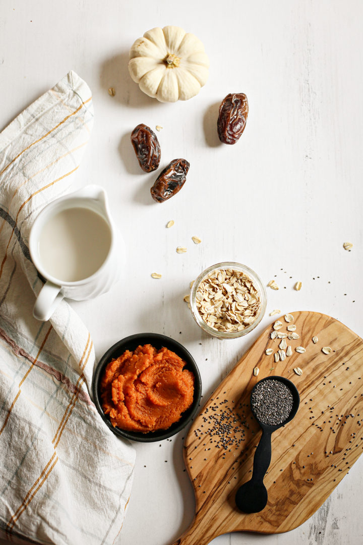 photo of ingredients to make a healthy pumpkin smoothie