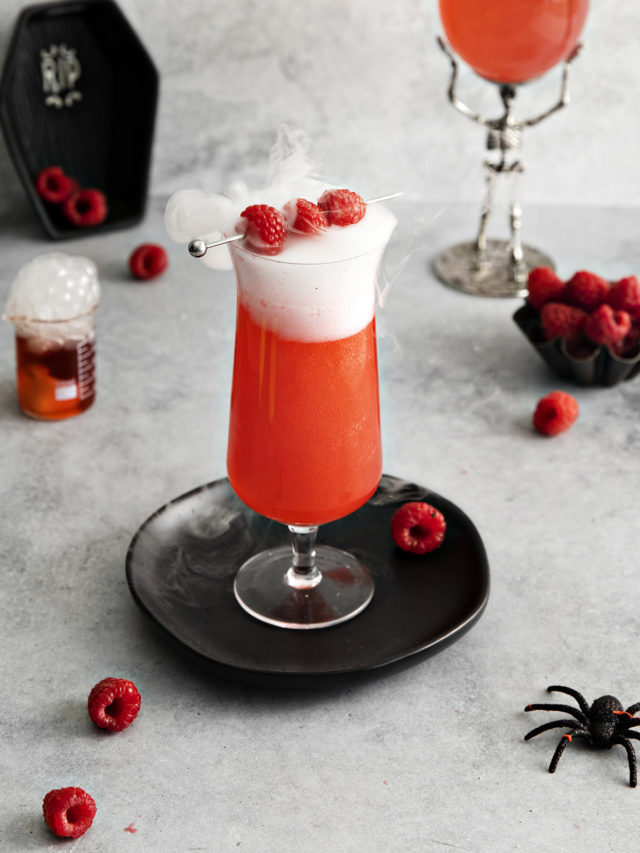 cropped-Spooky-Halloween-Dry-Ice-Cocktail-Raspberry-Gin-Spritzer.jpg