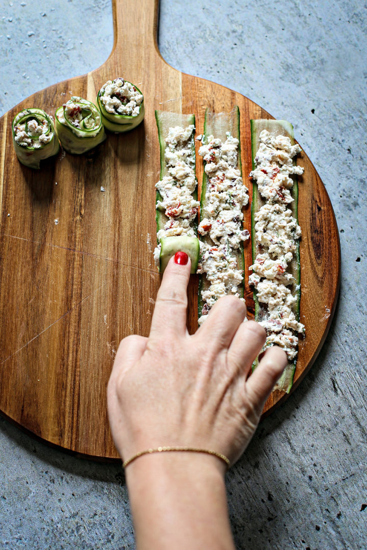 photo showing how to roll cucumber rolls