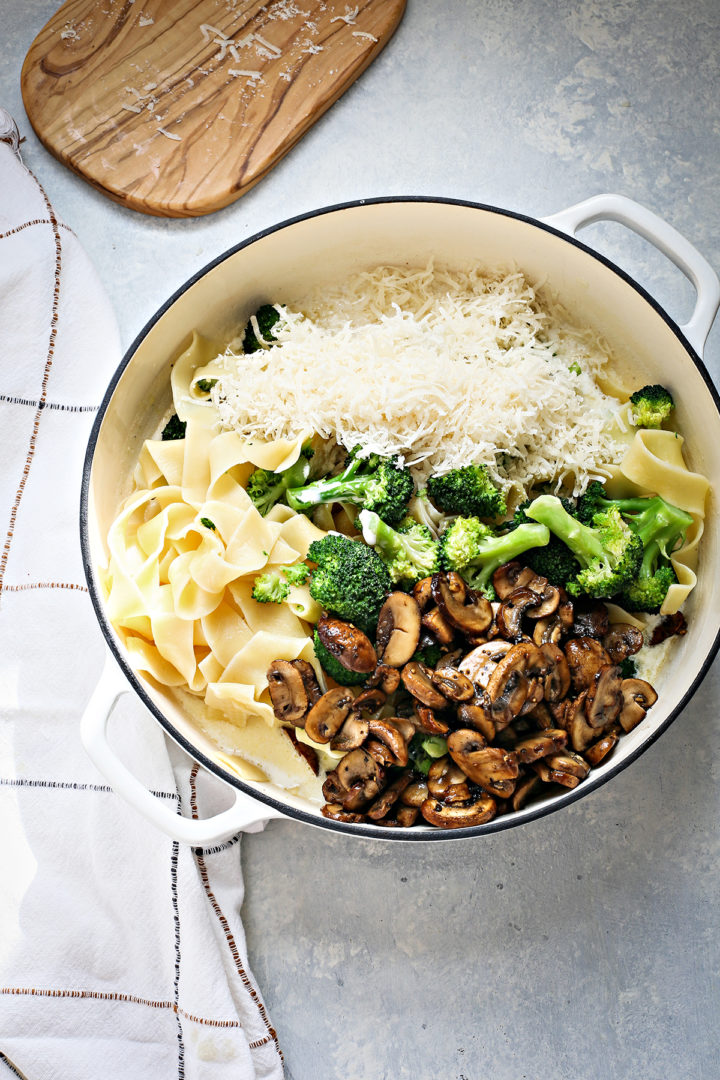 adding mushrooms to alfredo sauce