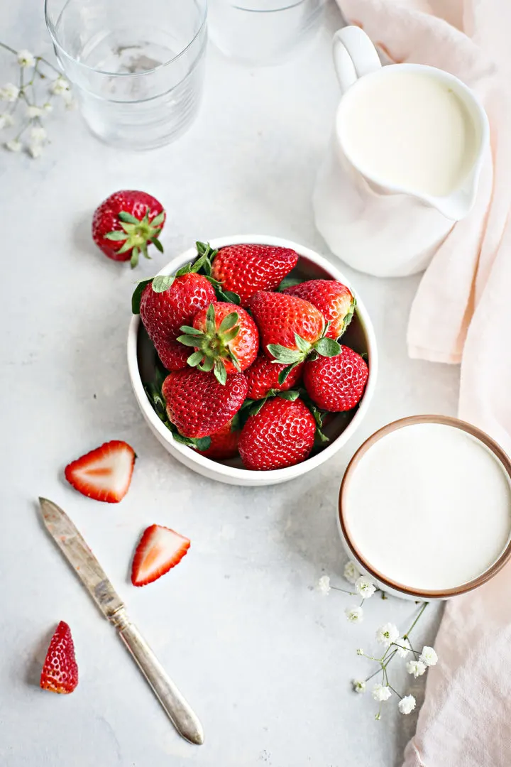 ingredients needed to make this recipe for strawberries and cream