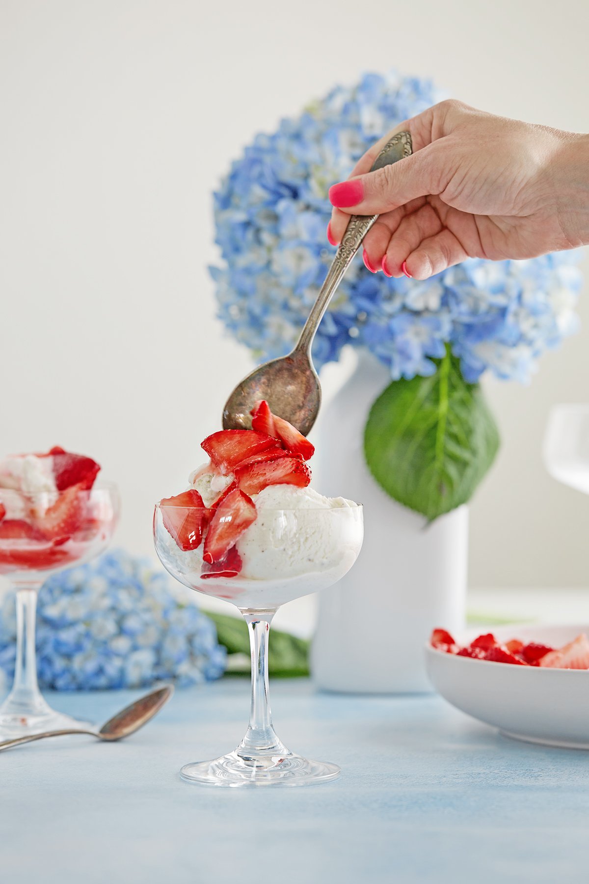 2 cups sliced strawberries in grams