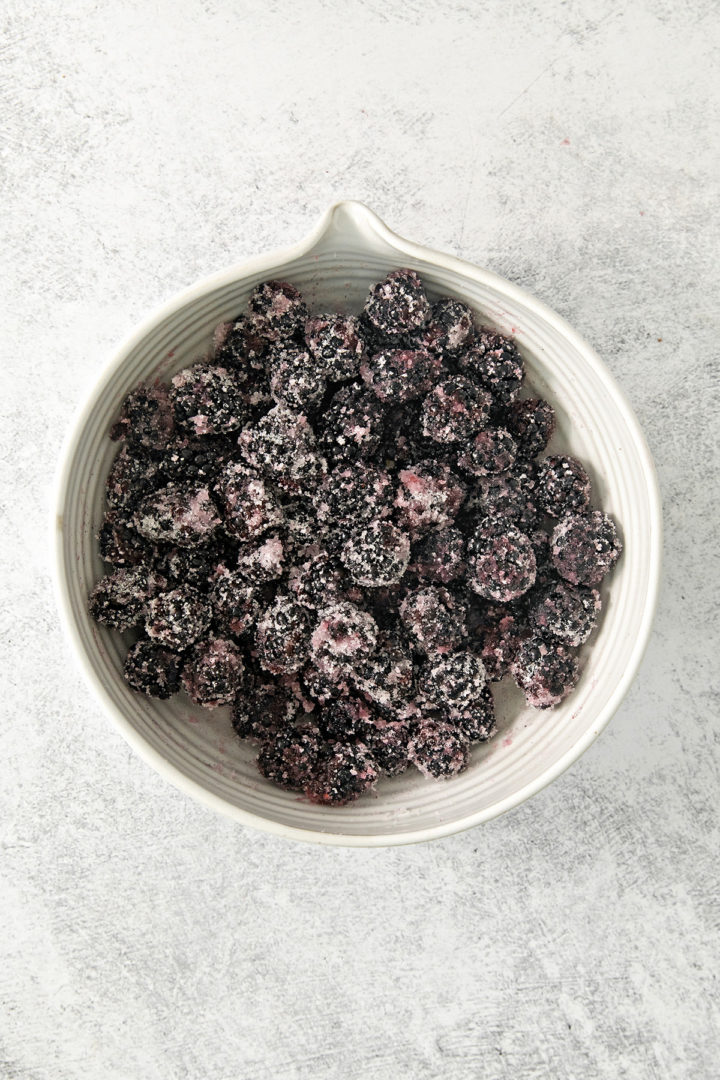 blackberries with sugar to freeze using sugar pack method