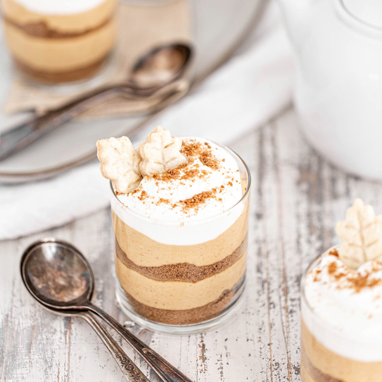 no bake pumpkin cheesecakes in clear dessert glasses